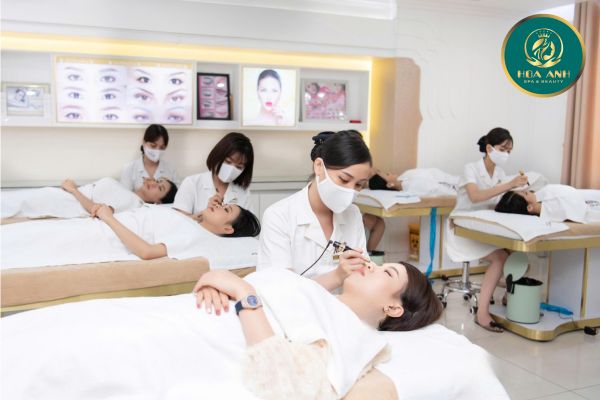 “Bí Quyết Nghề Vàng: Khóa Học Xóa – Sửa Mày, Mí, Môi Chuẩn Quốc Tế”