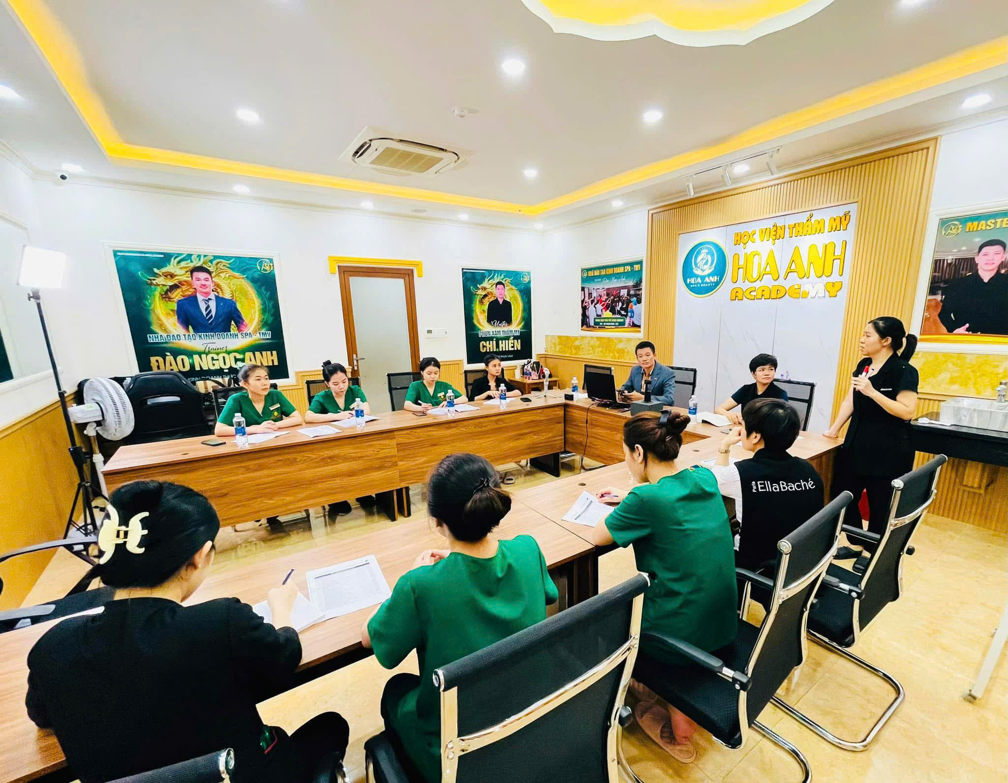 Khóa Học Cách Xây Dựng Đội Nhóm Trong Ngành Spa