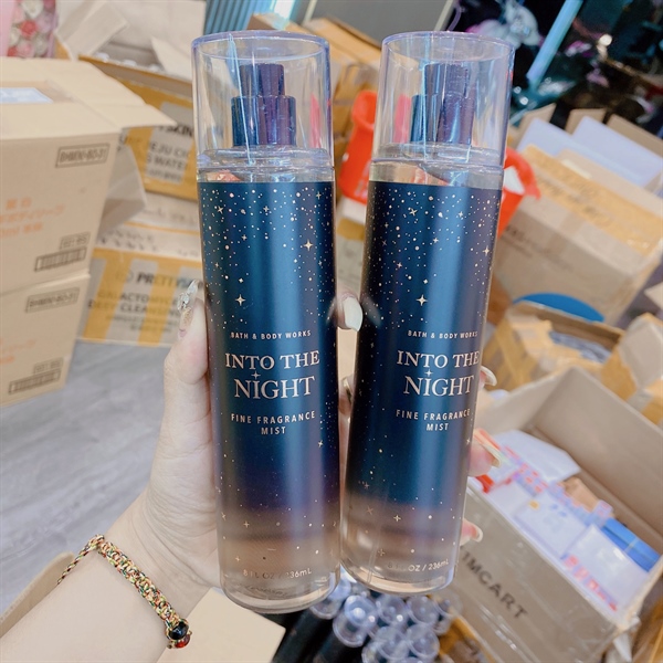 Xịt thơm Bath & Body Work into the night 236ml