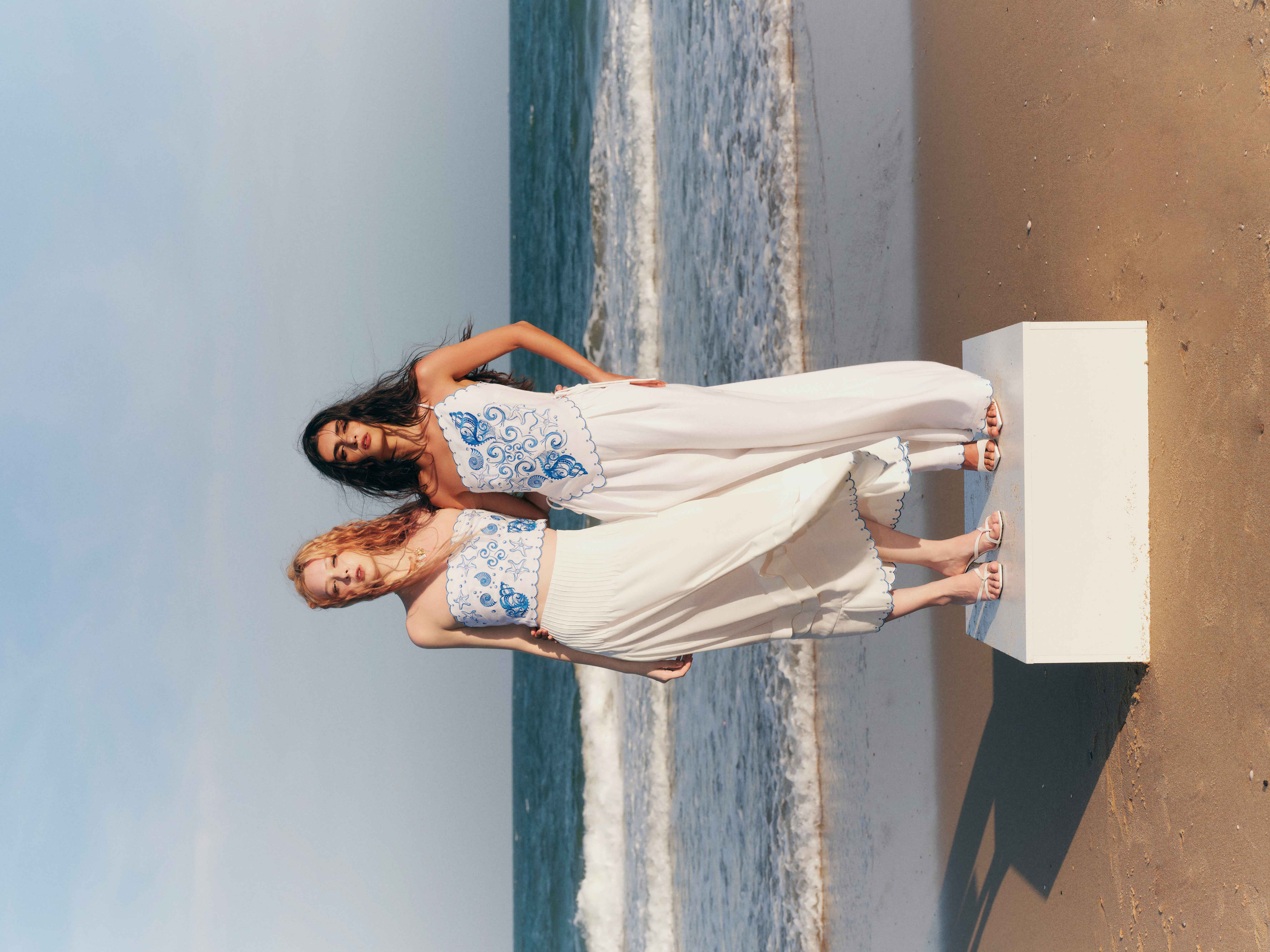 WHITE EMBROIDERED MAXI SKIRT