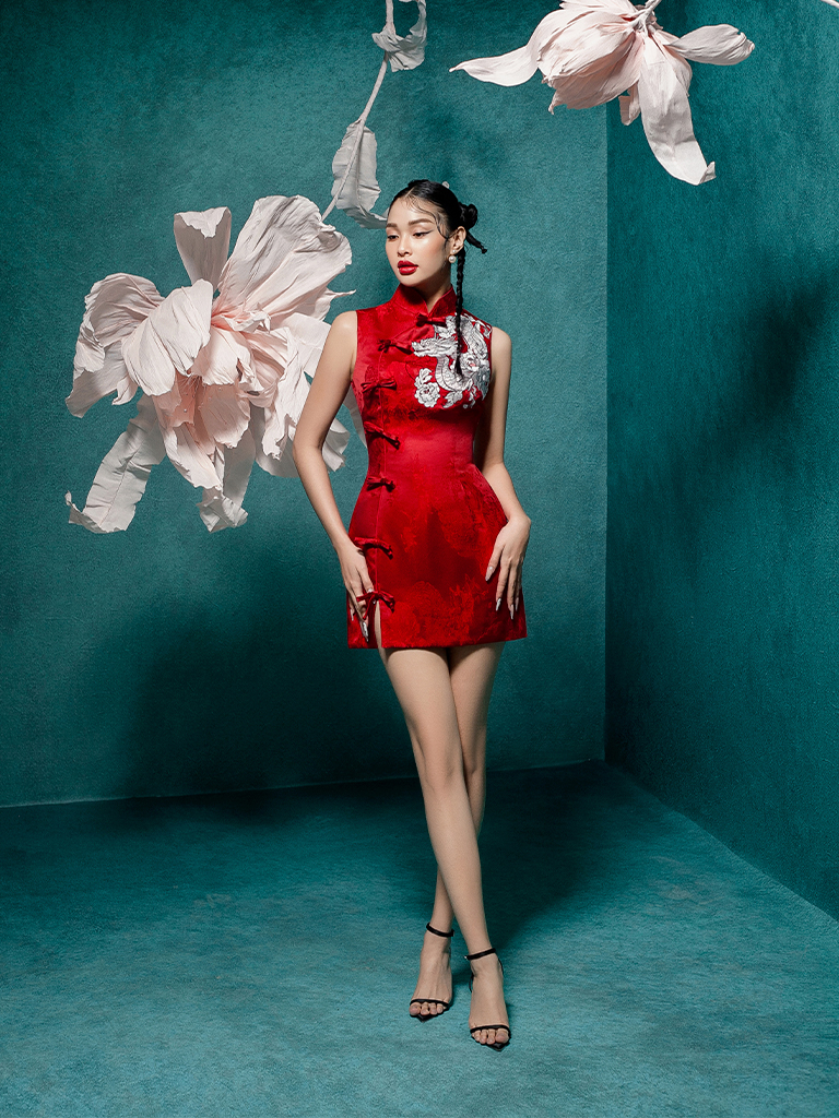 TET_24 Sườn xám gấm Tô Châu đỏ thêu rồng XS