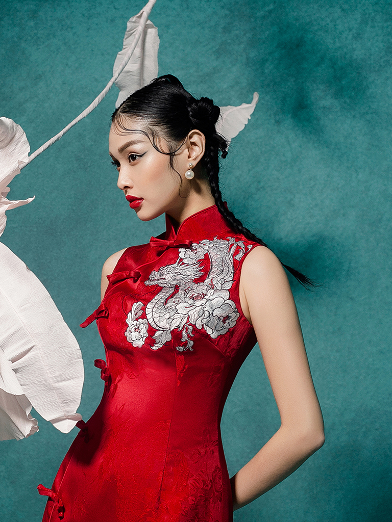 TET_24 Sườn xám gấm Tô Châu đỏ thêu rồng XS