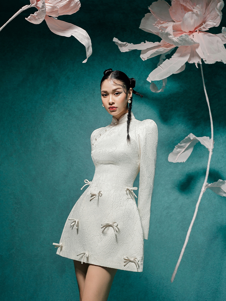 TET_24 Đầm gấm trắng đính nơ L