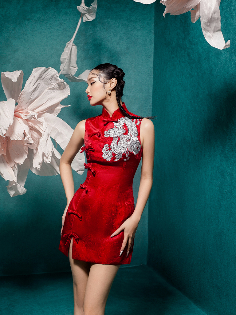 TET_24 Sườn xám gấm Tô Châu đỏ thêu rồng XS