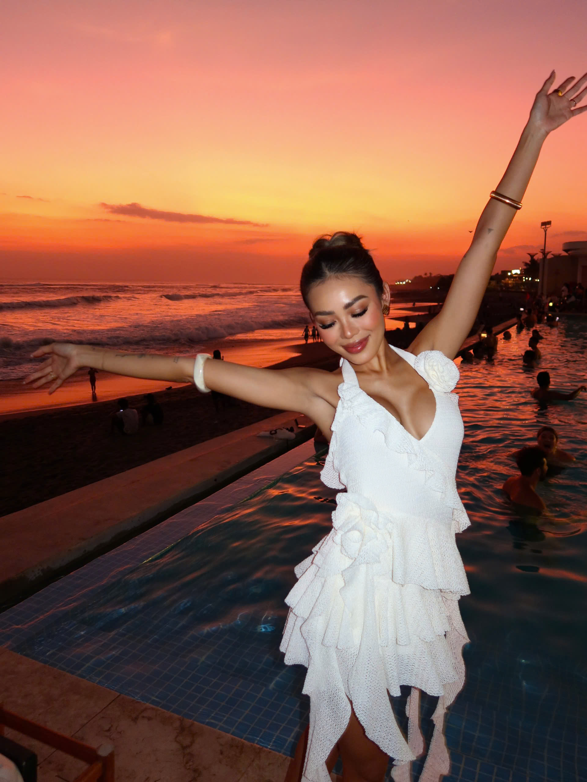 Đầm Kem Xốp Bèo Ngắn