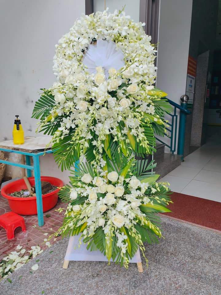 kệ hoa chia buồn