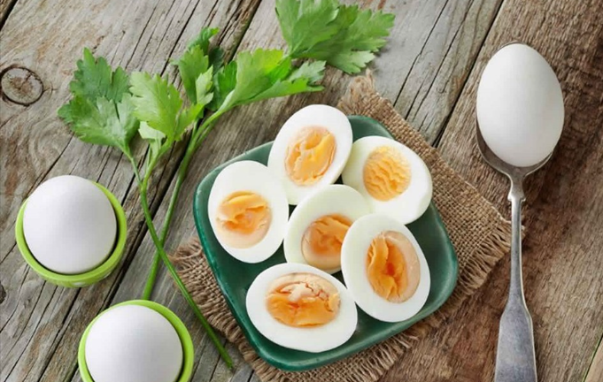 Công dụng của trứng gà luộc đối với sức khỏe