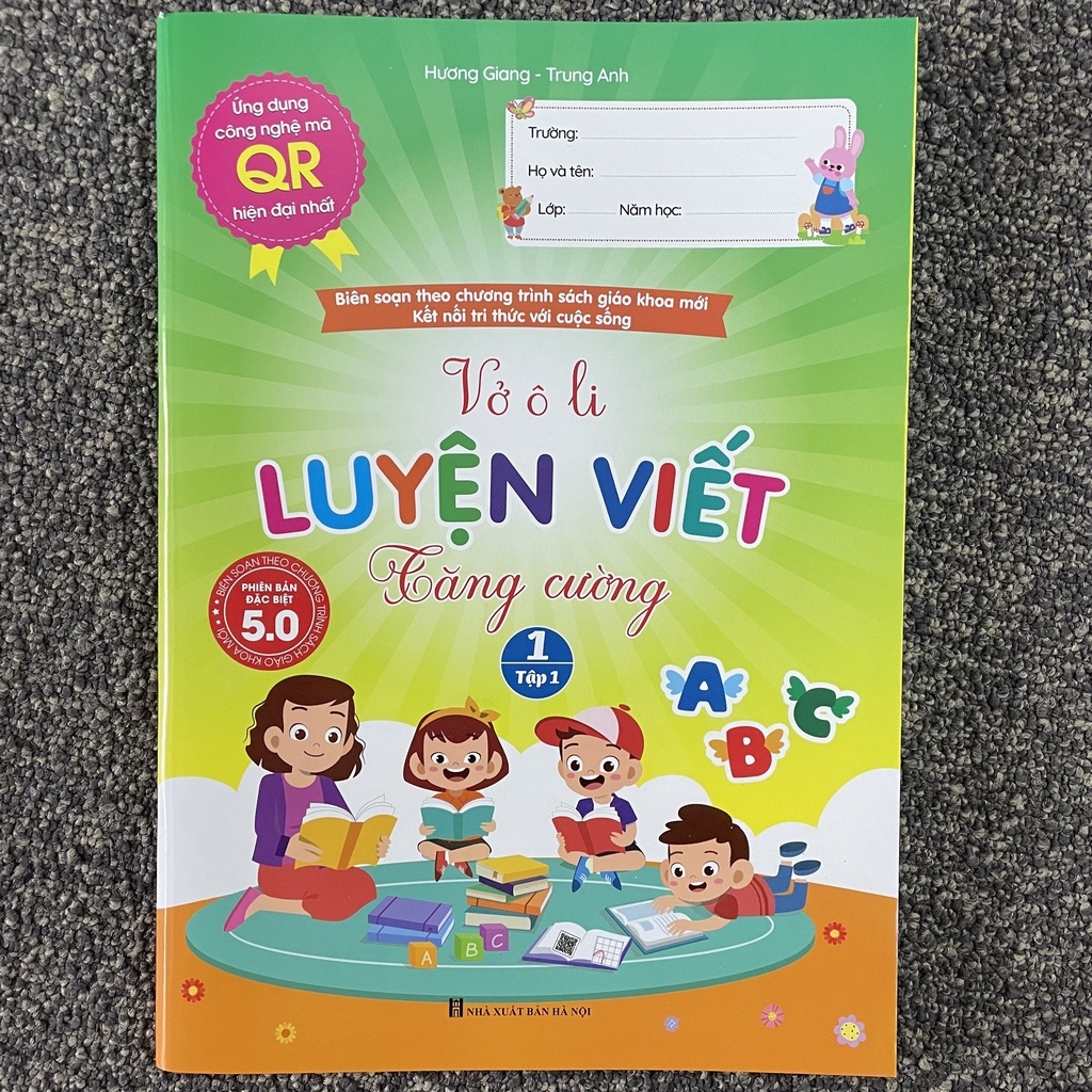 Vở luyện viết tăng cường quét mã QR