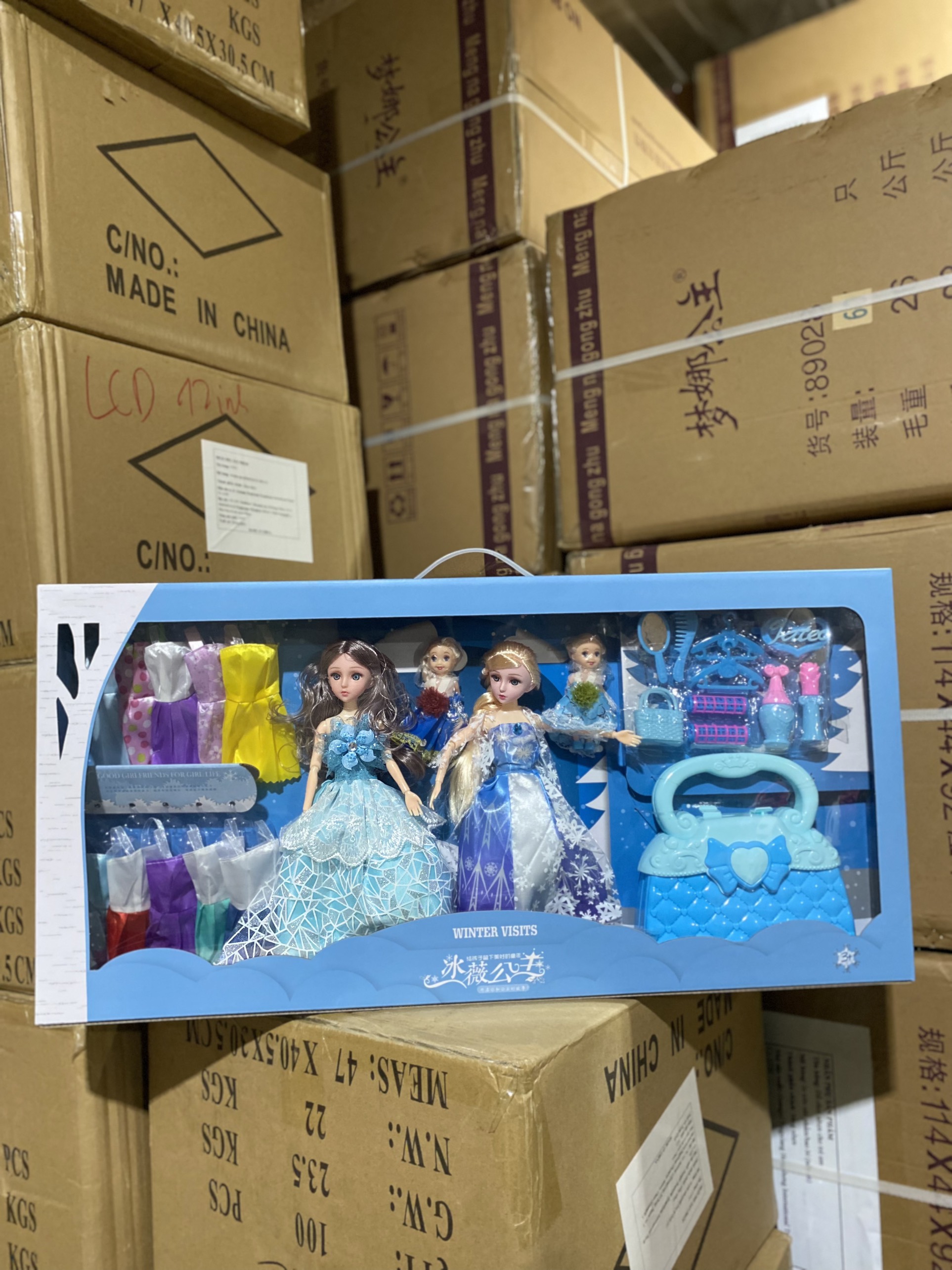 Set 4 Búp bê Elsa trang điểm túi xách nhiều váy 125-73(18 bộ/thùng)
