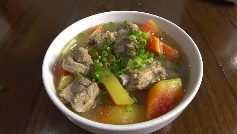 Canh sườn chua nấu dứa - Bí kíp cho ngày hè mát lạnh