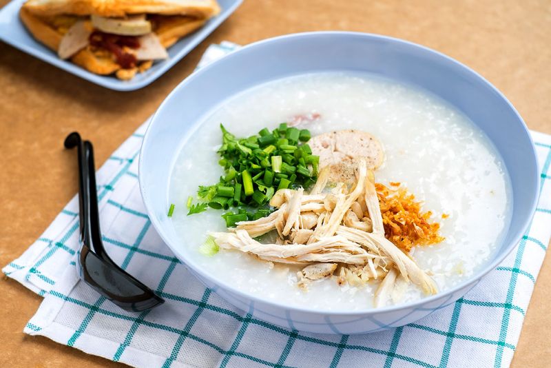 Nấu cháo hành giải cảm, hạ sốt đơn giản