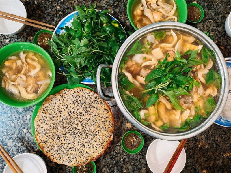 Cách Nấu Lẩu Gà Lá É Chuẩn Vị Phú Yên Ngon Khó Cưỡng
