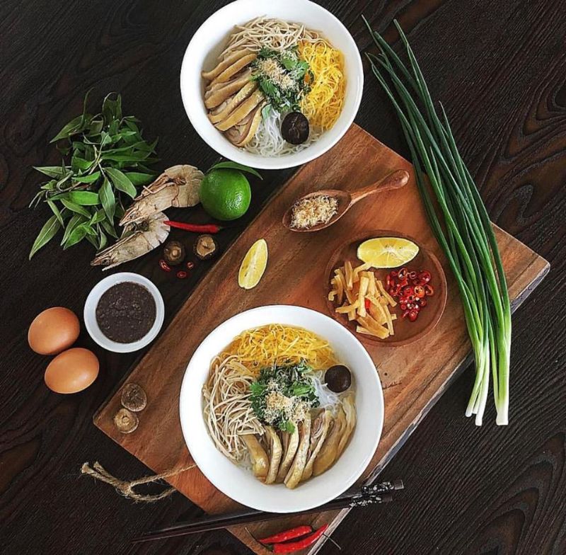 11: Tùy sở thích, bạn cũng có thể bớt, thêm các loại topping cho món bún độc đáo này