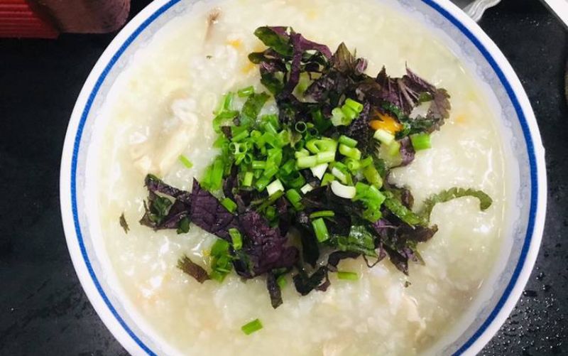 Ảnh 5: Nếu bạn thích ăn rau tía tô dai, chỉ cần trộn nhẹ là đã được