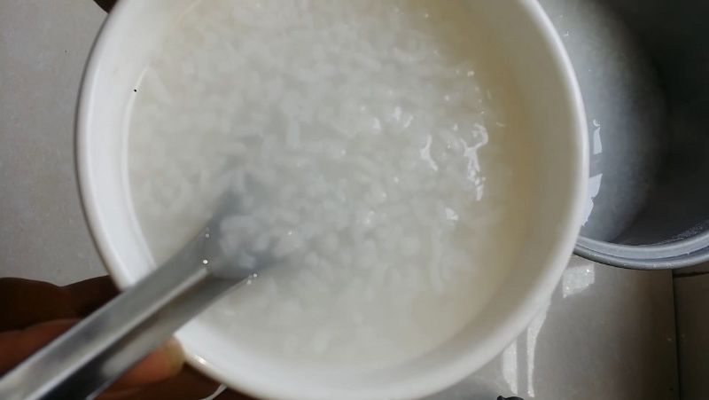 Ảnh 8: Cháo quá nóng có thể khiến đường tiêu hóa bị bỏng, tổn thương