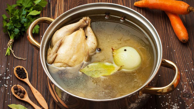 10: Mỡ gà là nguyên liệu quan trọng giúp cơm ngon hơn nên đừng bỏ đi nhé