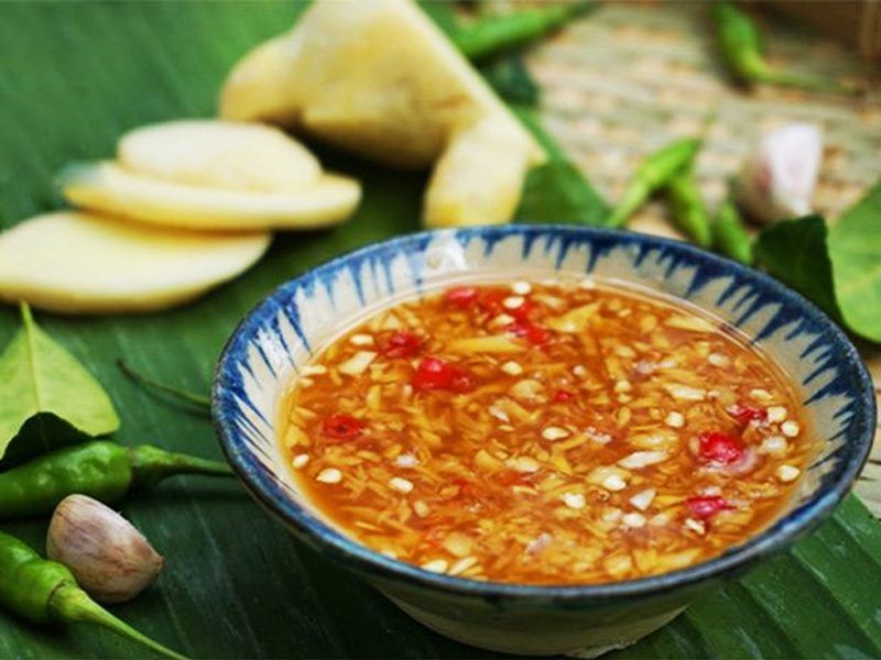 6: Bát nước mắm gừng chuẩn cho món cơm gà