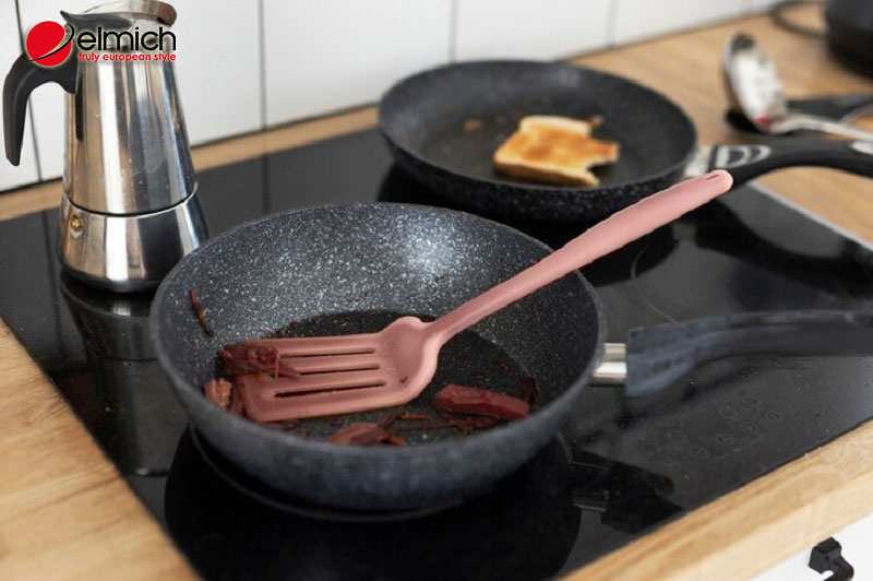 Hình 1: Cách sử dụng bếp từ vô cùng đơn giản