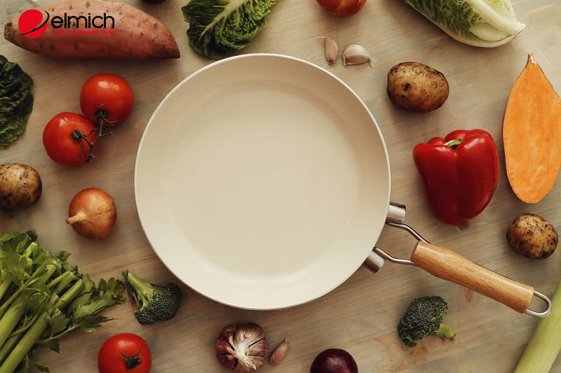 Hình 2: Chảo chống dính yêu cầu gì trong việc bảo quản và vệ sinh?