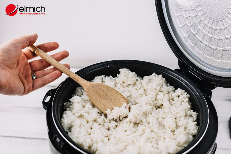 Hình 3: Nồi cơm điện tiêu hao khoảng 22 số điện mỗi tháng