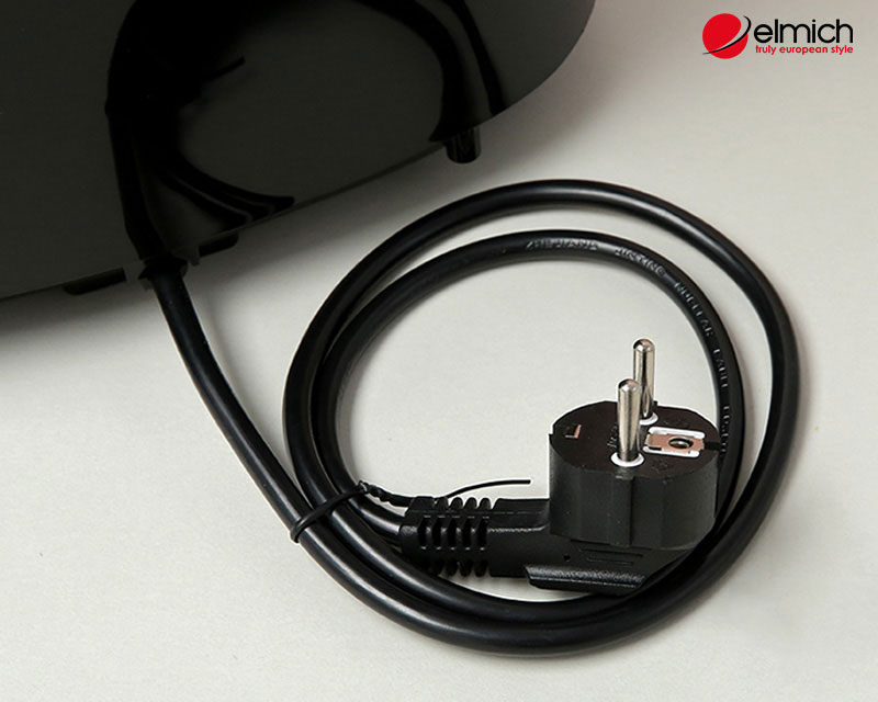 Hình 3: Dây điện bị xoắn cũng là nguyên nhân khiến nồi chiên không hoạt động