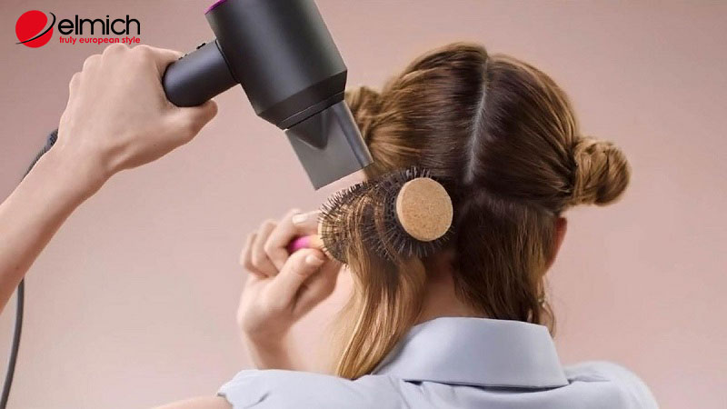 Hình 5: Sấy đuôi cụp cũng là cách được nhiều chị em lựa chọn