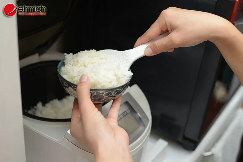 Hình 7: Ghi nhớ cách nấu cơm bằng nồi cơm điện để có bữa ăn chất lượng
