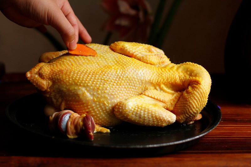 Chuẩn bị 1 con gà khoảng 2kg-2,5kg