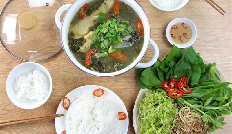 11: Hãy cùng gia đình mình thưởng thức món lẩu gà lá giang thơm ngon nhé