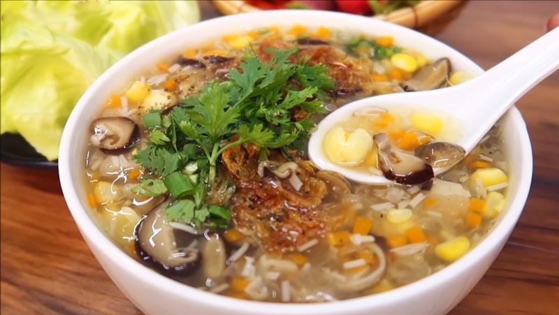Ảnh 11: Súp cua nên được ăn ngay khi nóng để đảm bảo hương vị hấp dẫn nhất, không bị tanh
