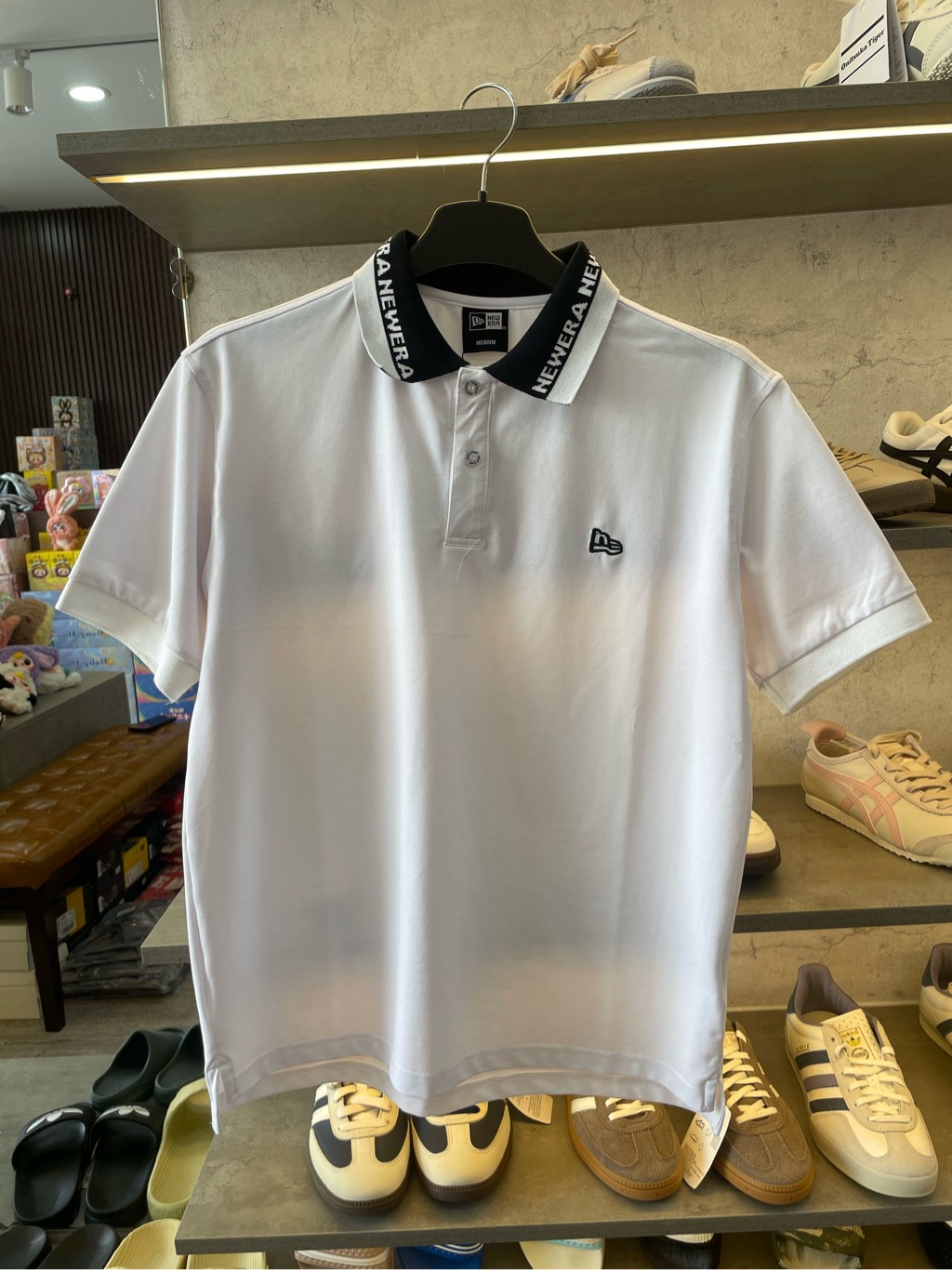 áo new era polo trắng cổ đen