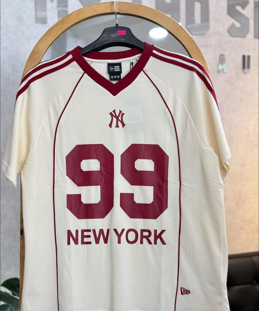 áo new era begie viền đỏ