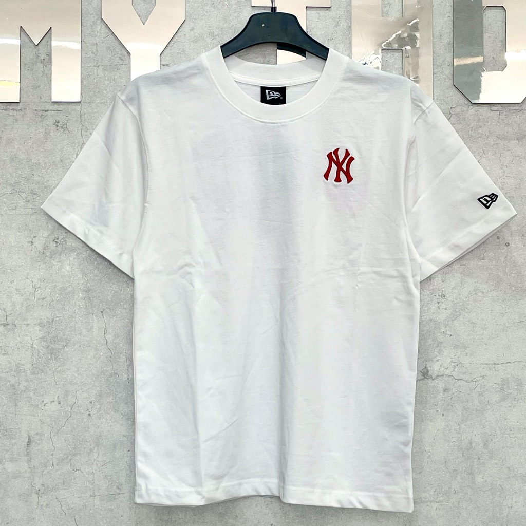 Áo New Era Trắng Chữ Đỏ