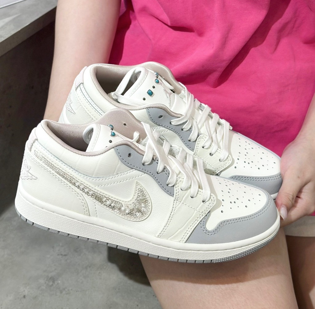 Giày Nike Air Jordan 1 Low Sail/ Soft Pearl- Off Noir IH7323100