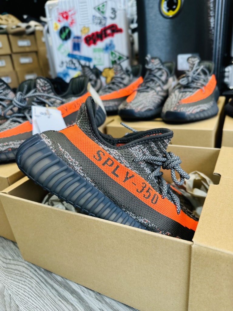 Yeezy 350 v2 Beluga Carboon
