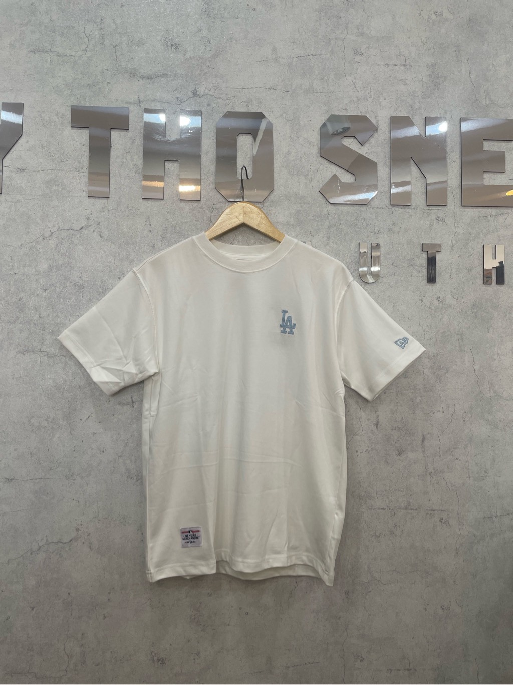 áo new era trắng LA xanh
