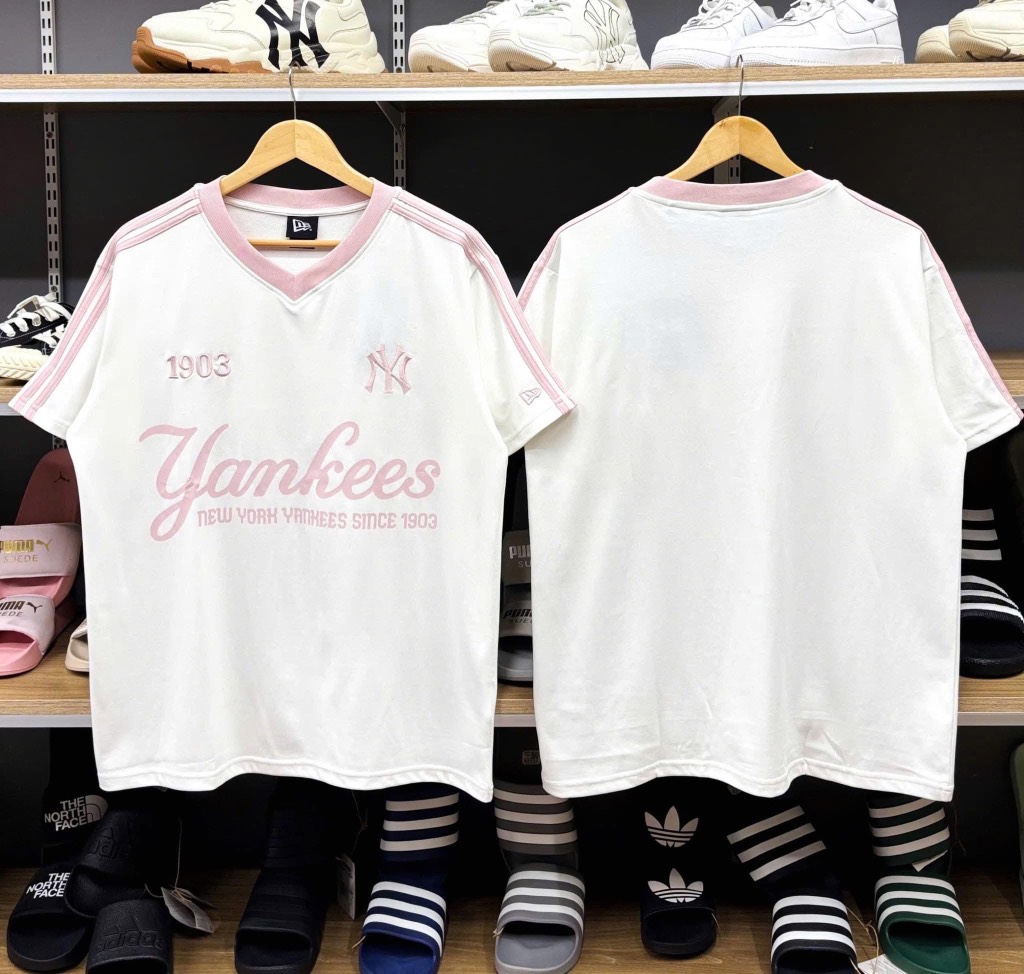 Áo New Era Trắng Sọc Hồng