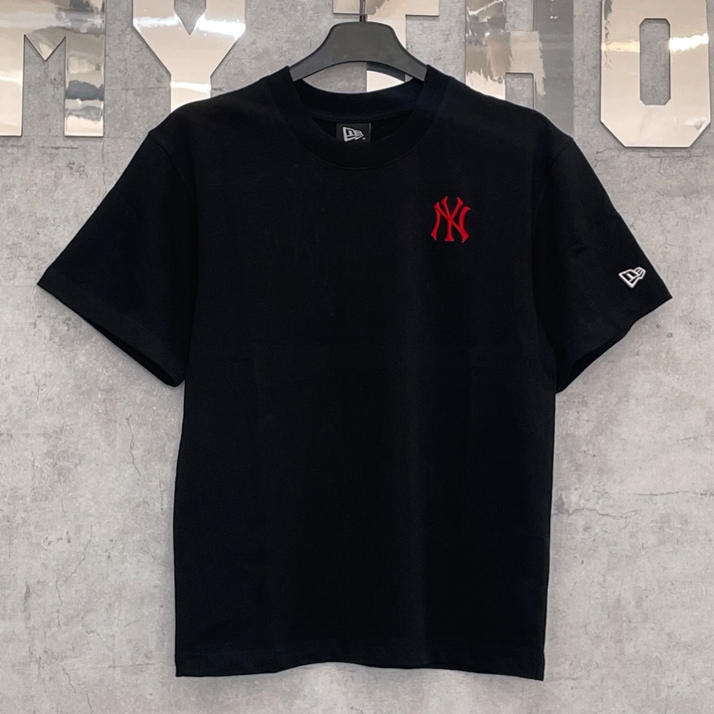 Áo New Era Đen Chữ Đỏ