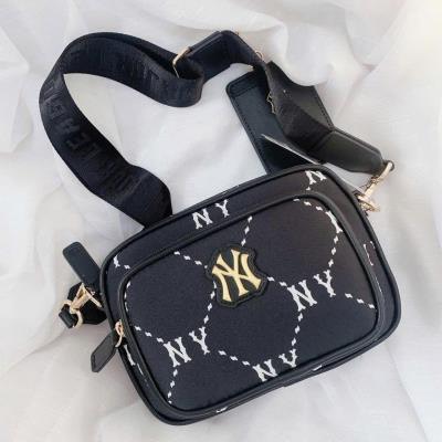 Túi MLB Black NY Gold 7ACRMD45NGP001