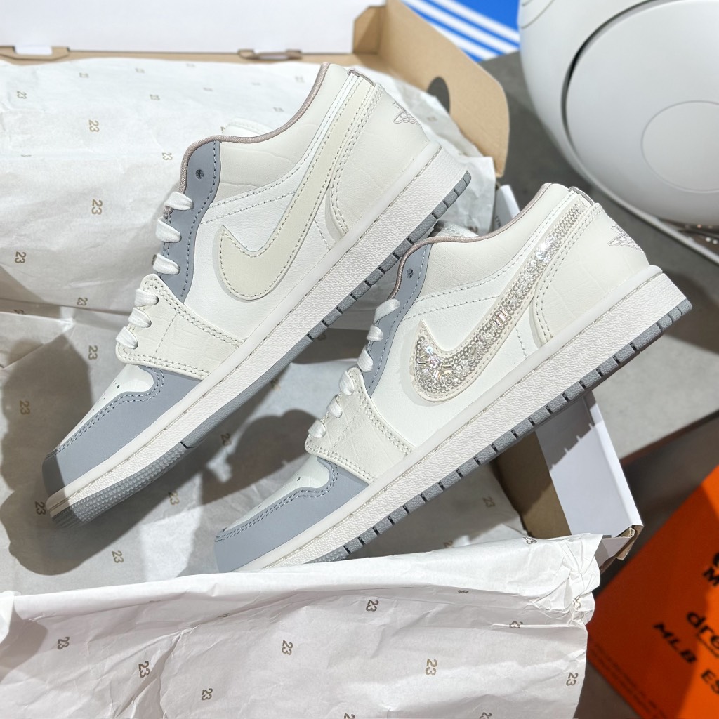 Giày Nike Air Jordan 1 Low Sail/ Soft Pearl- Off Noir IH7323100