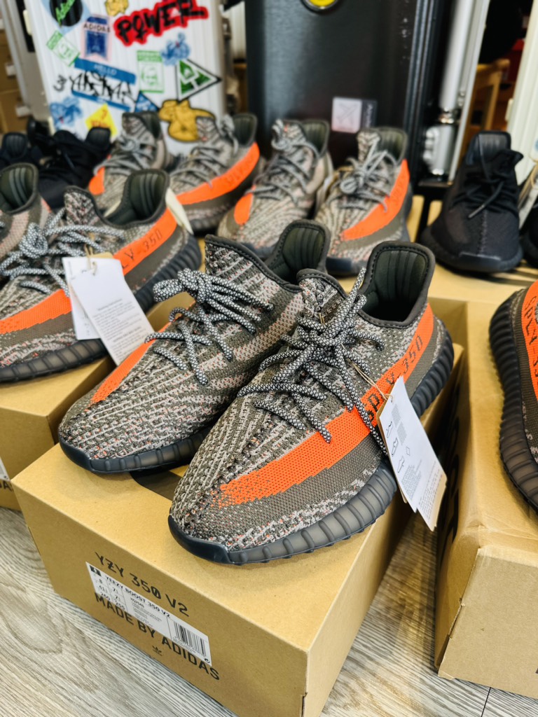 Yeezy 350 v2 Beluga Carboon