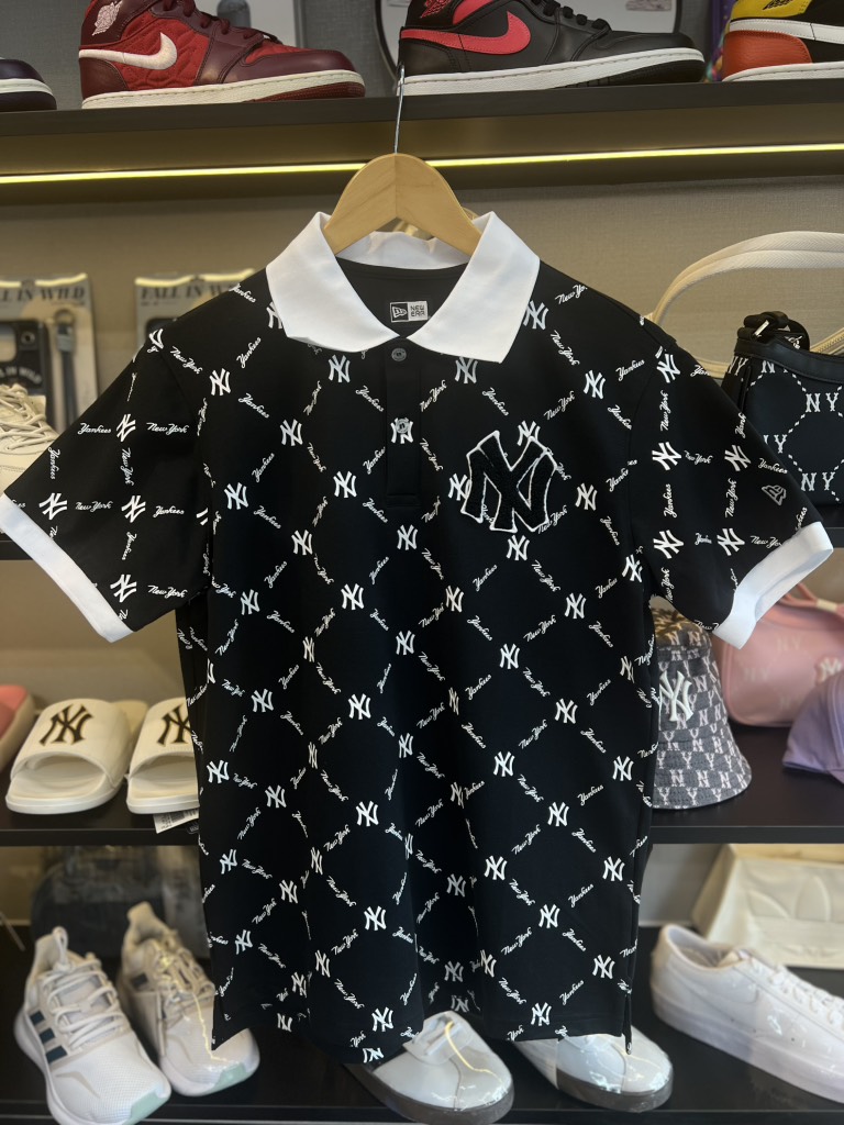 áo new era polo đen cổ trắng