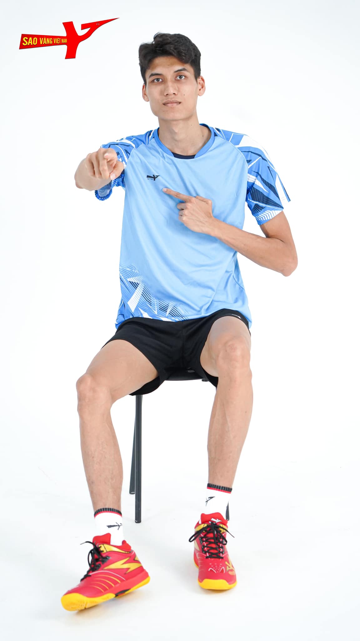 Giày Sao Vàng