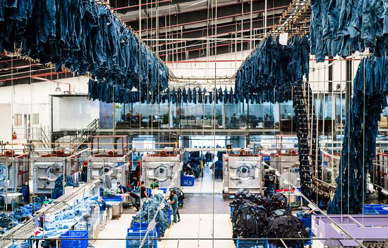 Khi nào shop thời trang nữ nên chuyển từ nhập hàng sang sản xuất riêng?