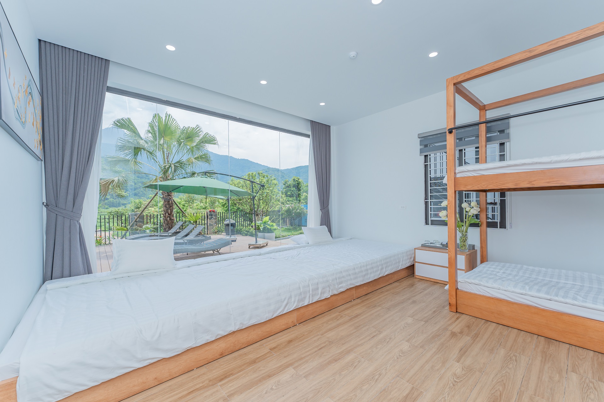 Phòng Tập Thể View Bể Bơi (Dorm Pool View)