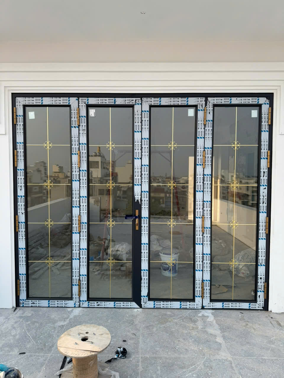 Cửa đi cánh mở nhôm hệ 55 châu âu Aluso