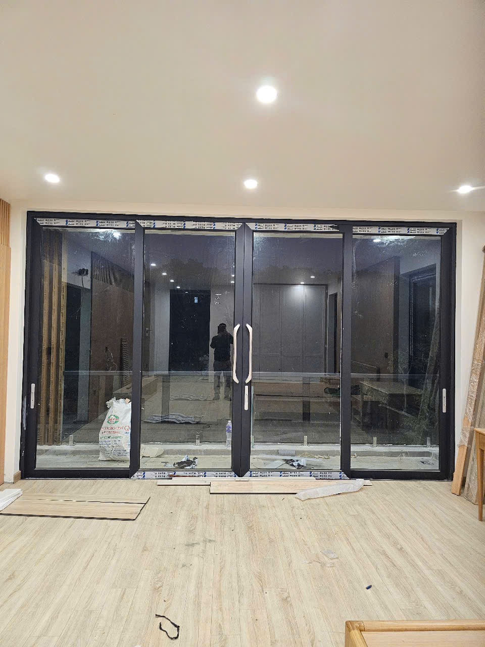 Cửa đi lùa 2 cánh  và 4 cánh nhôm hệ châu âu Aluso