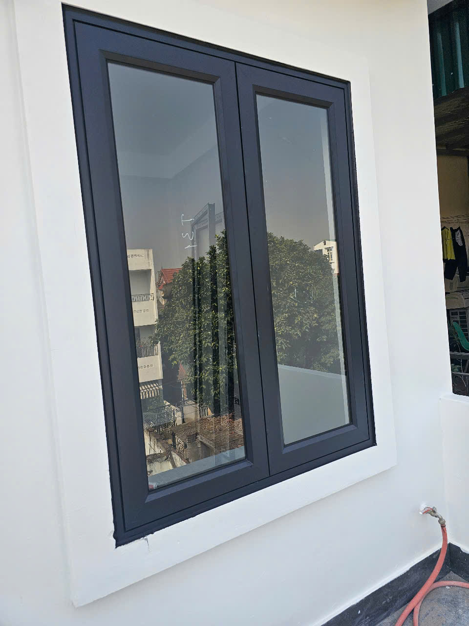Hệ cửa đi và cửa sổ 55 vát cạnh trơn