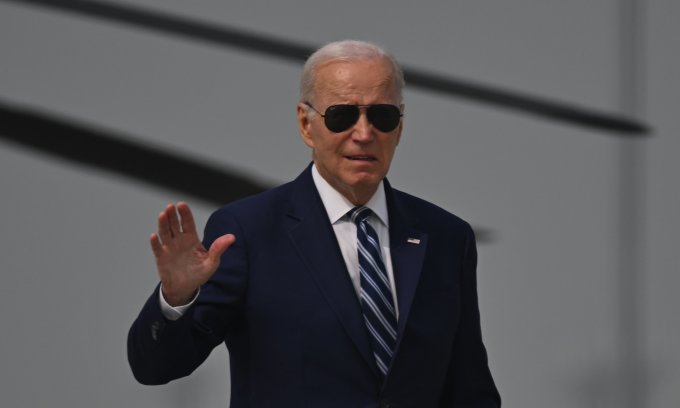 Ông Biden phải dùng máy trợ thở khi ngủ