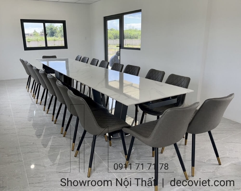 bàn ăn kéo dài mở rộng thiết kế phù hợp không gian lớn dành cho 18-20 người